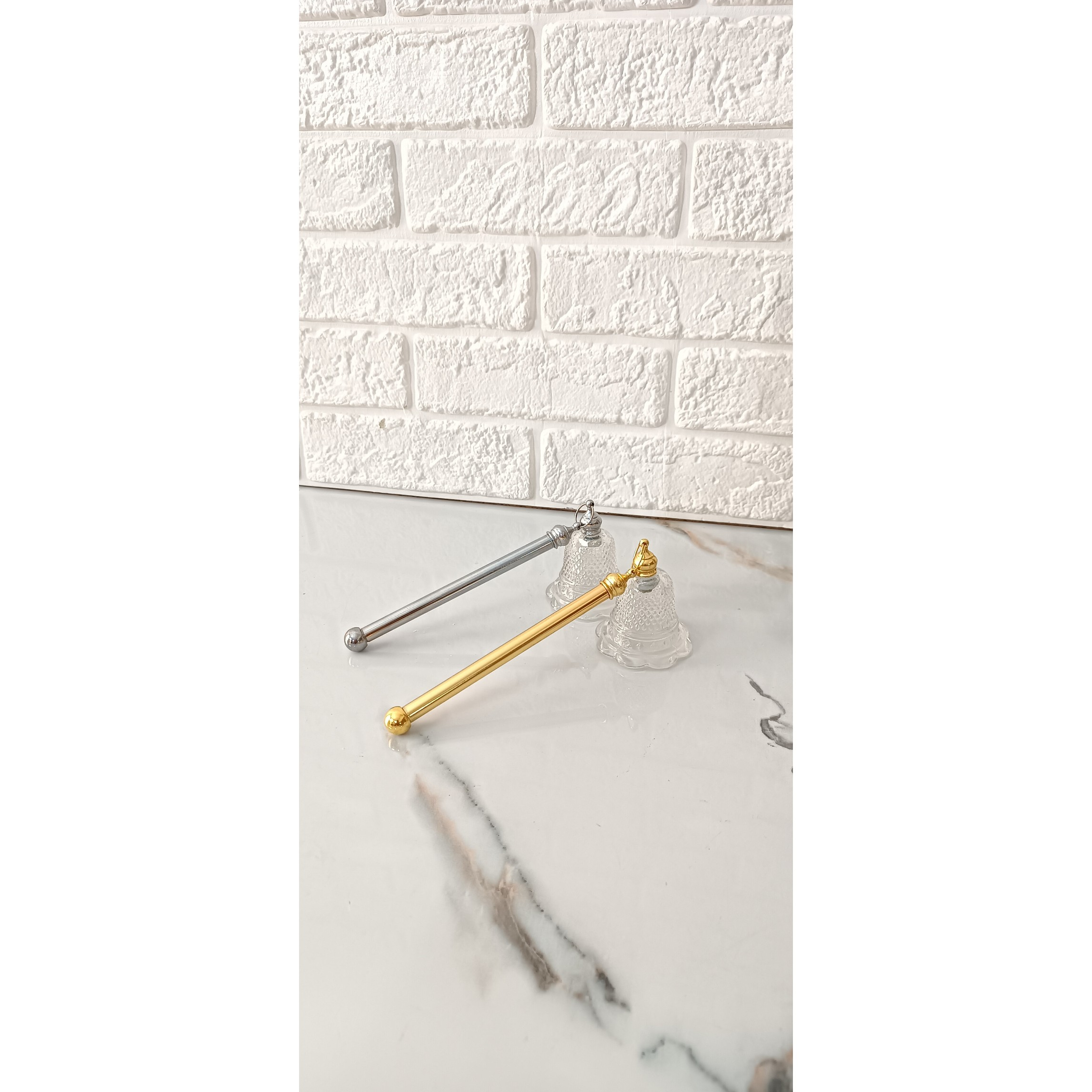 شمع خاموش کن مدل فلزی زنگوله ای بلوری شمع خاموش کن مدل فلزی زنگوله ای بلوری